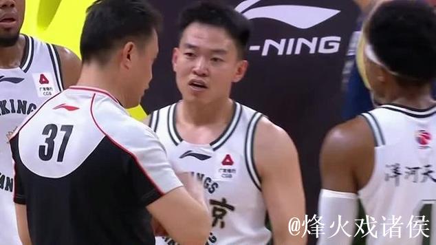 徐杰防守邬挺嘉意外受伤离场 徐杰防守邬挺嘉意外受伤离场